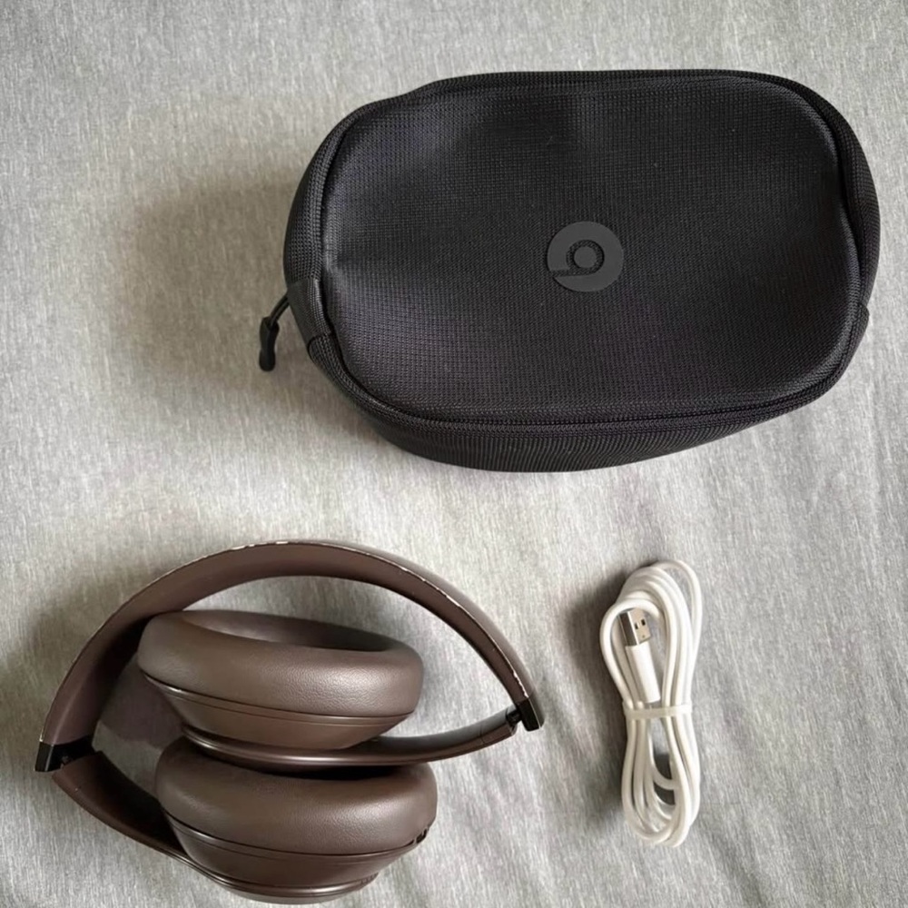 Beats by Dre Brown Headphones with Case and Cable